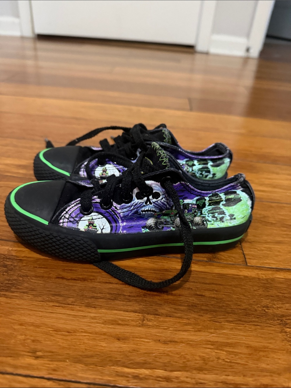 Monster Jam Sneakers Grave Digger Skull Truck Shoes Boys 11.5 size